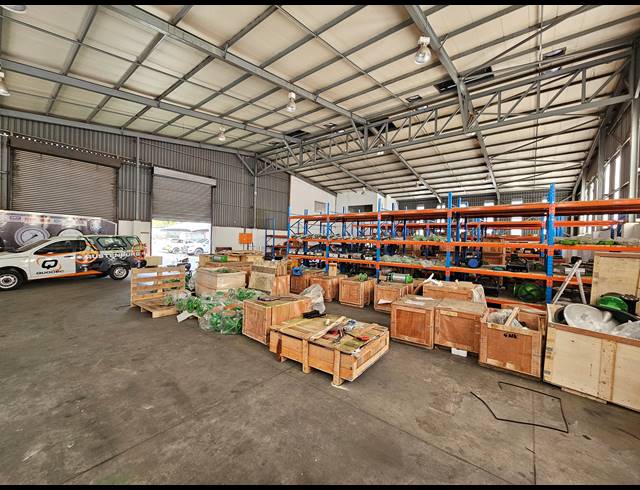 1,032M² WAREHOUSE TO LET IN NORTH RIDING